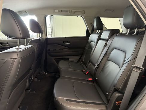 Certified 2025 Nissan Pathfinder SL AWD/4WD image 18