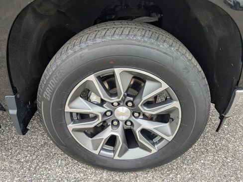 Used 2024 Chevrolet Silverado 1500 LT AWD/4WD image 11