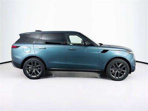 Used 2025 Land Rover Range Rover Sport SE image 4