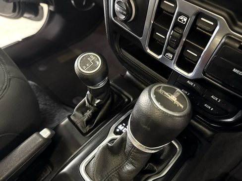 Used 2021 Jeep Gladiator Sport image 47