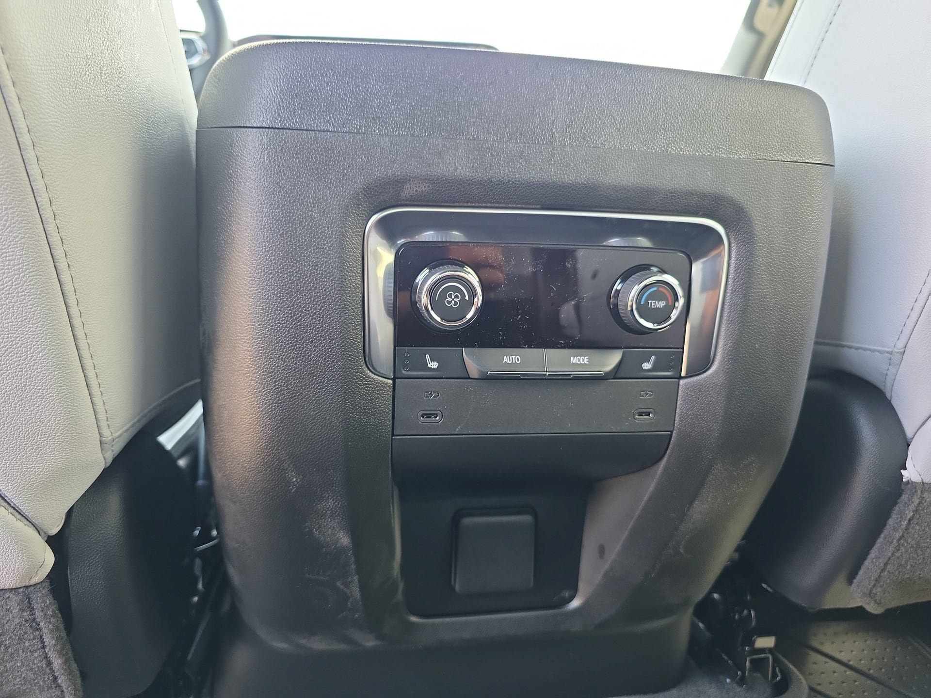 New 2026 Chevrolet Tahoe Premier w/ Sun And Tow Package AWD/4WD image 13