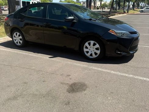 Used 2018 Toyota Corolla LE w/ Carpet Mat Package (TMS) FWD image 3