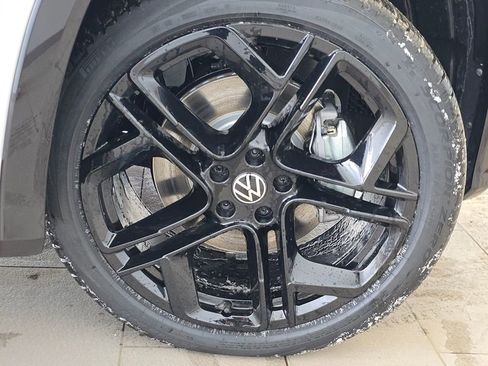 New 2026 Volkswagen Tiguan SE R-Line AWD/4WD image 11