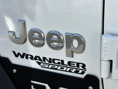 Used 2021 Jeep Wrangler Sport AWD/4WD image 8