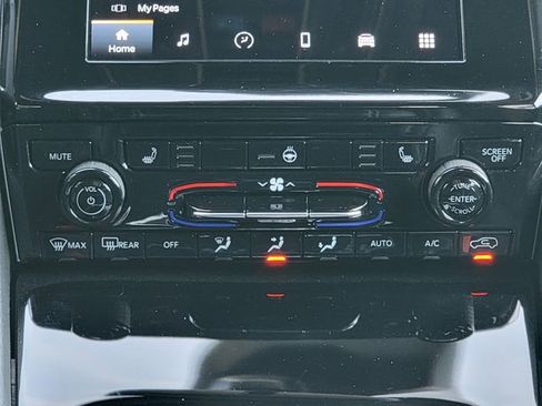 Certified 2024 Jeep Grand Cherokee Altitude AWD/4WD image 29