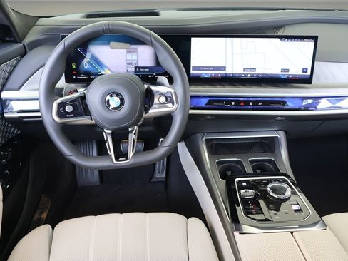 Used 2025 BMW 760i xDrive w/ Executive Package AWD/4WD image 13
