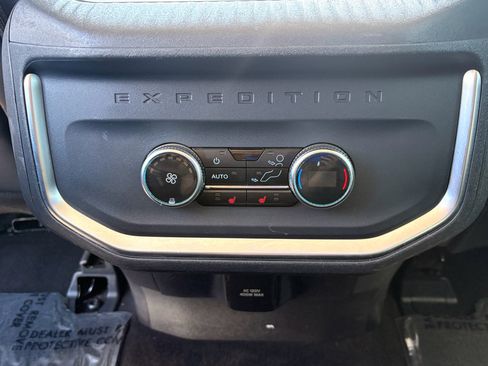 Used 2025 Ford Expedition Platinum AWD/4WD image 19