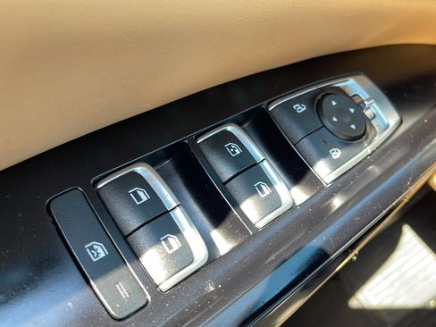Used 2024 Kia Carnival LX FWD image 14