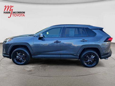 Used 2022 Toyota RAV4 XLE AWD/4WD image 15