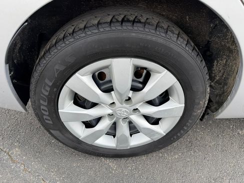 Used 2015 Toyota Corolla LE FWD image 42