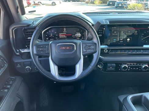 Used 2025 GMC Sierra 1500 SLT image 5