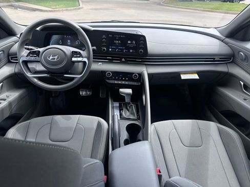 Used 2025 Hyundai Elantra Sport FWD image 20