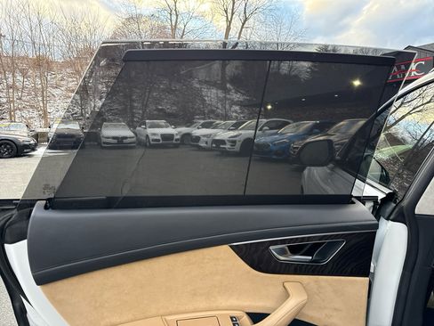 Used 2021 Audi Q8 Prestige w/ Prestige Package image 31