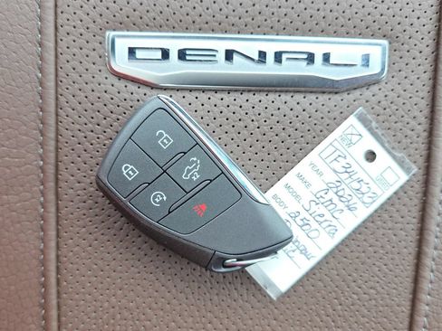 New 2026 GMC Sierra 2500 Denali w/ Denali Reserve Package AWD/4WD image 23
