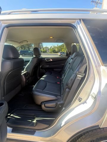Used 2018 Nissan Pathfinder FWD image 17