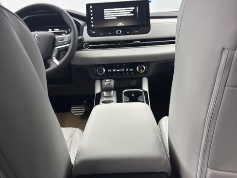 New 2025 Mitsubishi Outlander SEL image 30
