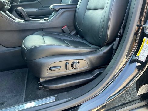 Used 2017 GMC Acadia SLT AWD/4WD image 15