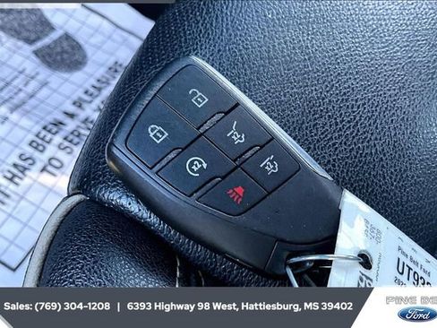 Used 2022 GMC Yukon SLT w/ SLT Luxury Package image 9