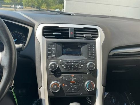 Used 2016 Ford Fusion SE w/ Equipment Group 201A FWD image 22
