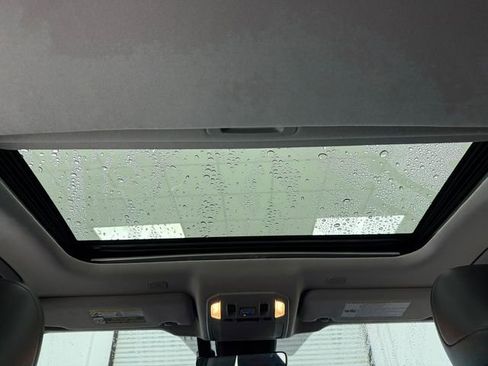 Used 2023 Toyota Highlander XLE FWD image 33