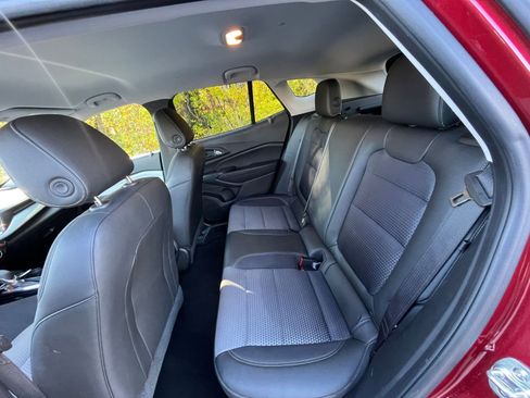 Used 2025 Chevrolet Trax LT image 22