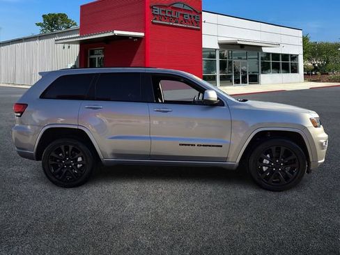 Used 2018 Jeep Grand Cherokee Altitude image 6