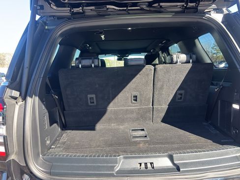 Used 2023 Ford Expedition Limited image 12