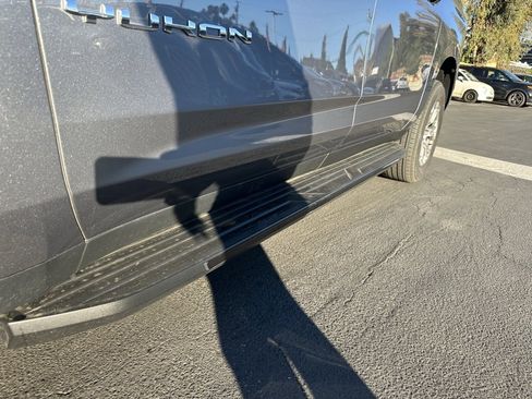 Used 2022 GMC Yukon XL SLE w/ Gmc Pro Safety Plus Package image 8