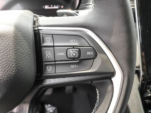 New 2025 Jeep Grand Cherokee Altitude image 25