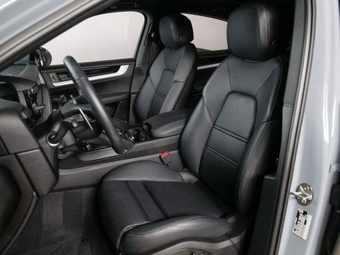 Certified 2026 Porsche Cayenne Coupe AWD/4WD image 5