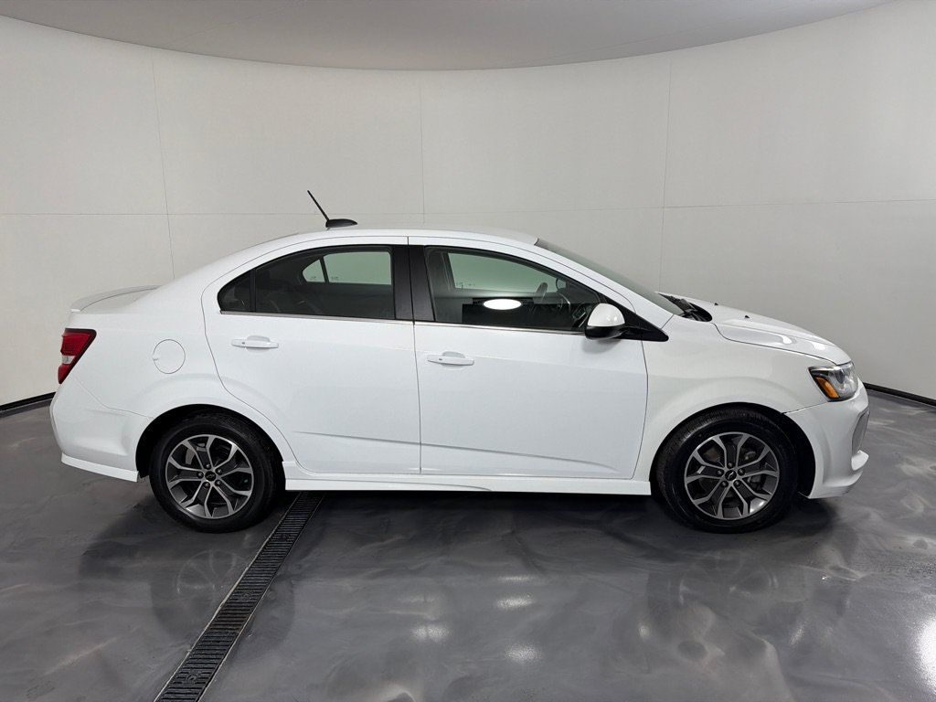 Used 2018 Chevrolet Sonic LT w/ Convenience Package FWD image 4