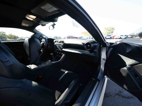 Used 2025 Toyota GR86 Premium image 25