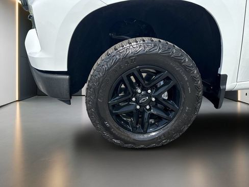 Used 2024 Chevrolet Silverado 1500 LT Trail Boss AWD/4WD image 10