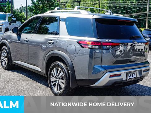 Used 2025 Nissan Pathfinder SL w/ Black Appearance Package FWD image 4