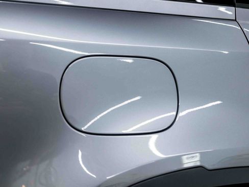 Used 2023 Land Rover Defender 130 SE image 24