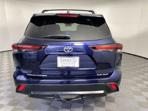 Used 2024 Toyota Highlander XLE AWD/4WD image 7