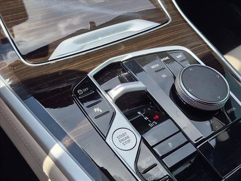 Certified 2024 BMW X5 sDrive40i w/ Premium Package RWD image 4