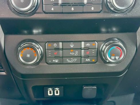 Used 2020 Ford F150 XLT w/ Equipment Group 302A Luxury AWD/4WD image 22