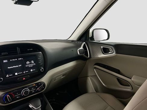 Certified 2025 Kia Soul LX image 22