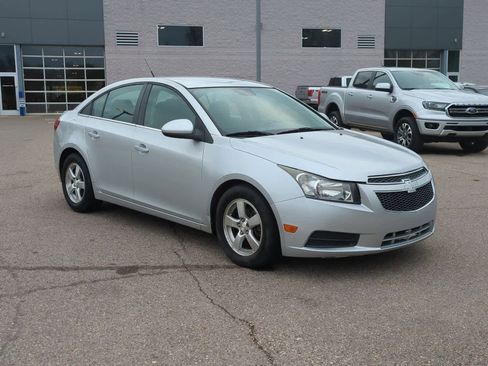 Used 2013 Chevrolet Cruze LT image 2