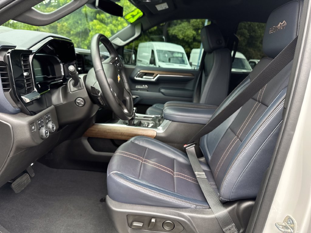 Used 2023 Chevrolet Silverado 1500 High Country AWD/4WD image 13