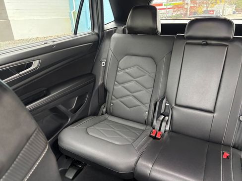 Used 2025 Volkswagen Atlas Cross Sport SE image 35