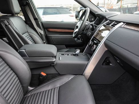 New 2026 Land Rover Discovery S image 17