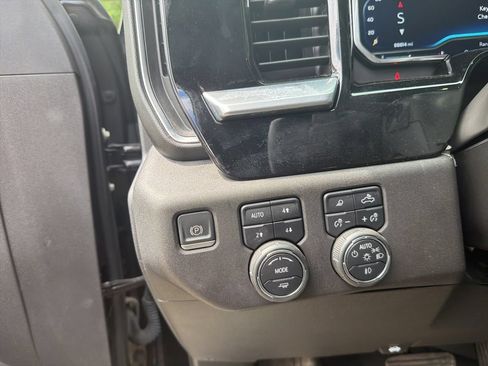 Used 2022 Chevrolet Silverado 1500 High Country w/ High Country Premium Package AWD/4WD image 18