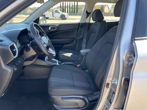 Used 2025 Hyundai Venue SEL FWD image 28