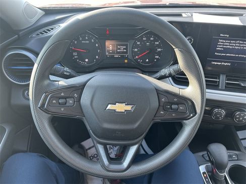 Used 2025 Chevrolet Trax LS image 20