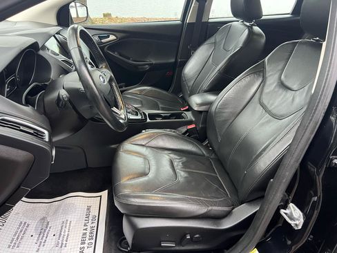 Used 2016 Ford Focus Titanium w/ Titanium Technology Package FWD image 13
