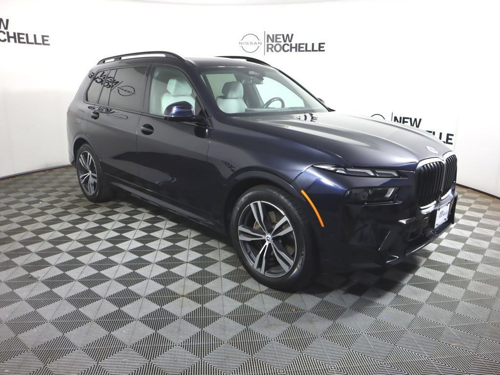 Used 2023 BMW X7 xDrive40i w/ M Sport Package AWD/4WD image 4