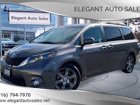 Used 2017 Toyota Sienna SE w/ SE Preferred Package image 1