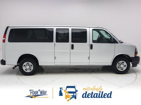 Used 2019 Chevrolet Express 3500 LS RWD image 2